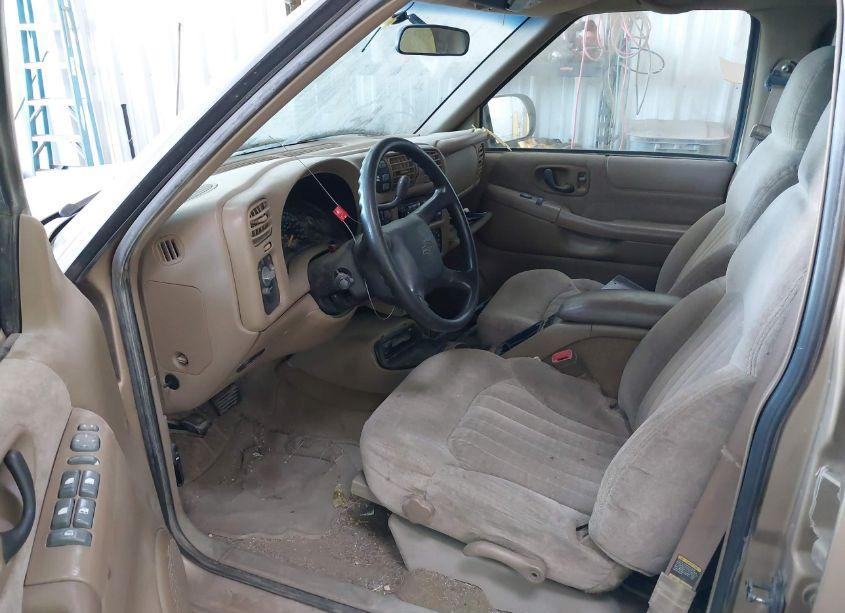 Photo 5 of 2000 Chevrolet Blazer LS (VIN 1GNDT13W0YK142077)