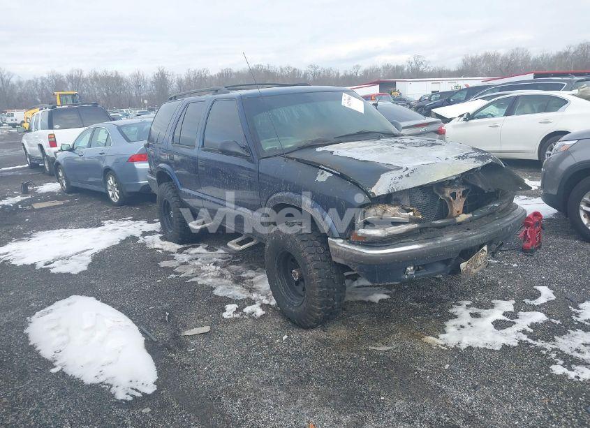 2000 Chevrolet Blazer LS (VIN 1GNDT13W0YK194325) main photo