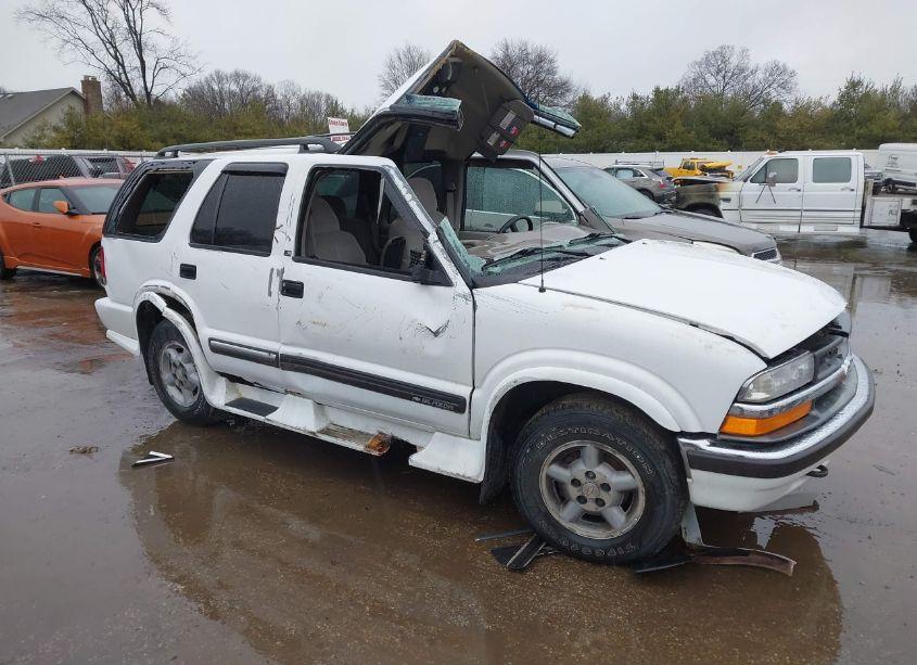 2001 Chevrolet Blazer LS (VIN 1GNDT13W112139940) main photo