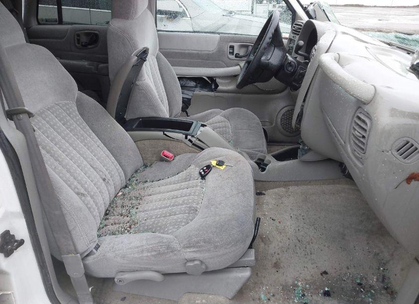 Photo 5 of 2001 Chevrolet Blazer LS (VIN 1GNDT13W112139940)