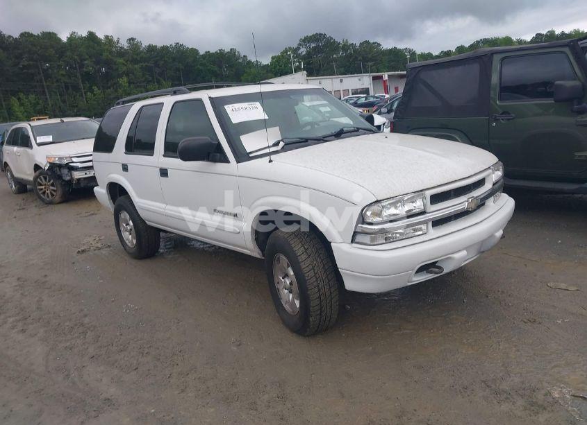 2002 Chevrolet Blazer LS (VIN 1GNDT13W12K155699) main photo