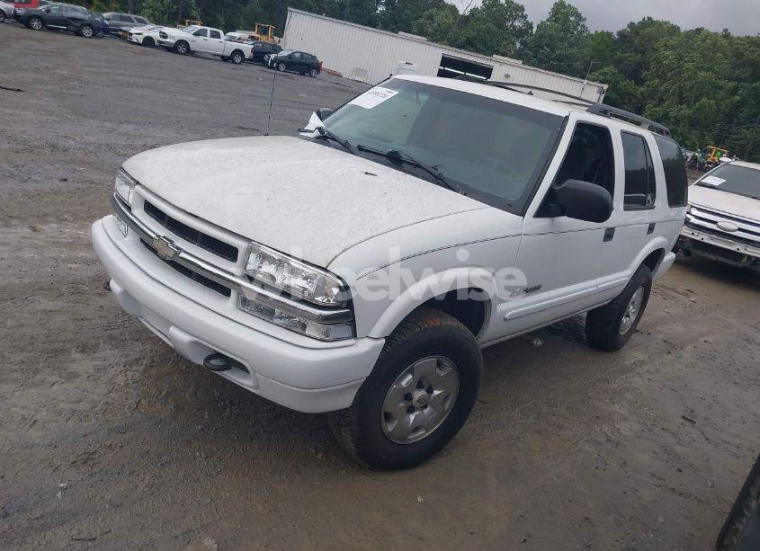 Photo 2 of 2002 Chevrolet Blazer LS (VIN 1GNDT13W12K155699)