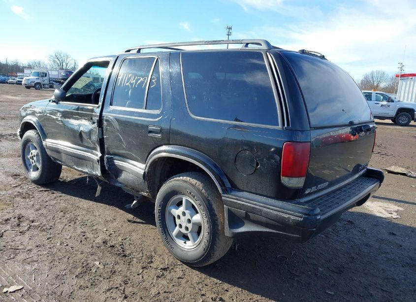 Photo 3 of 1996 Chevrolet Blazer (VIN 1GNDT13W1T2217703)