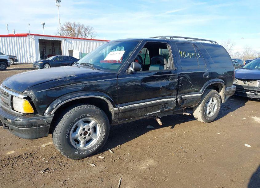 Photo 6 of 1996 Chevrolet Blazer (VIN 1GNDT13W1T2217703)