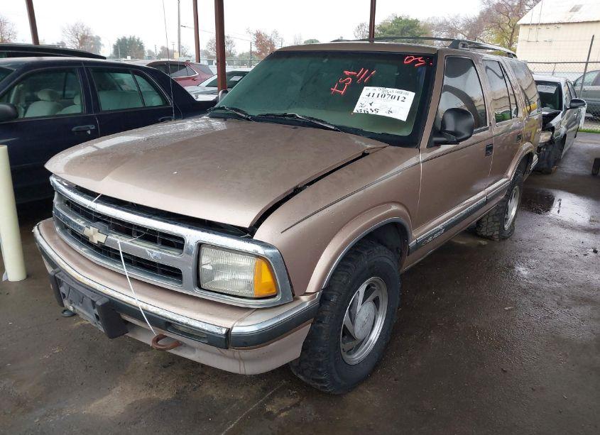 Photo 2 of 1996 Chevrolet Blazer (VIN 1GNDT13W1T2225106)