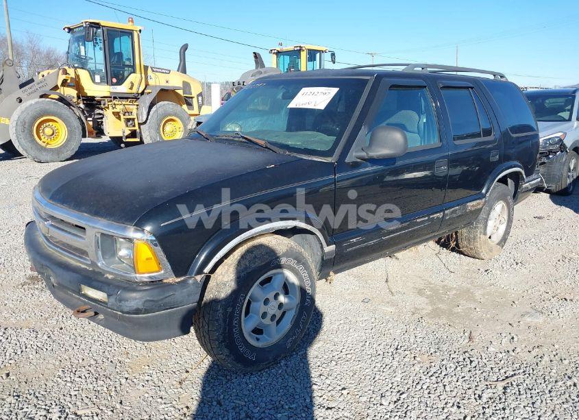 Photo 2 of 1997 Chevrolet Blazer (VIN 1GNDT13W1V2146800)
