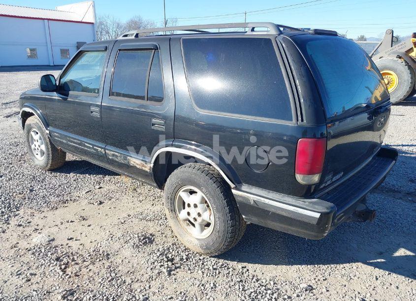 Photo 3 of 1997 Chevrolet Blazer (VIN 1GNDT13W1V2146800)