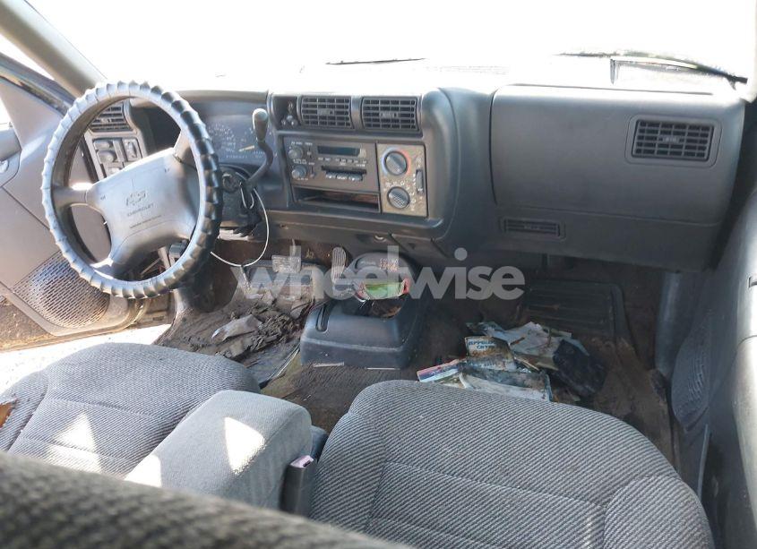 Photo 5 of 1997 Chevrolet Blazer (VIN 1GNDT13W1V2146800)