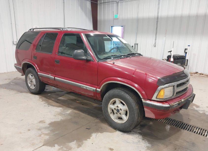 1997 Chevrolet Blazer LS (VIN 1GNDT13W1VK202136) main photo
