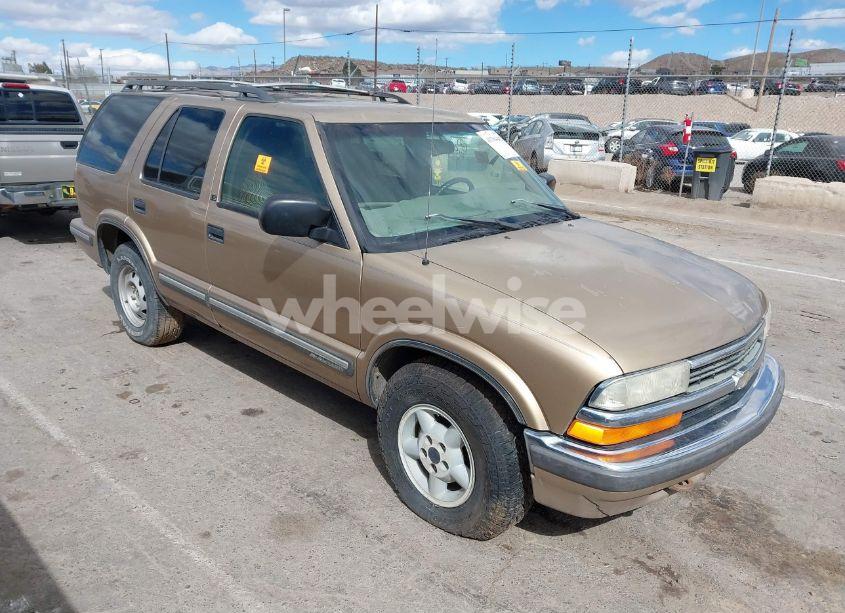 1999 Chevrolet Blazer LS (VIN 1GNDT13W1X2132656) main photo