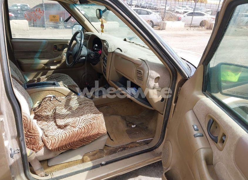 Photo 5 of 1999 Chevrolet Blazer LS (VIN 1GNDT13W1X2132656)