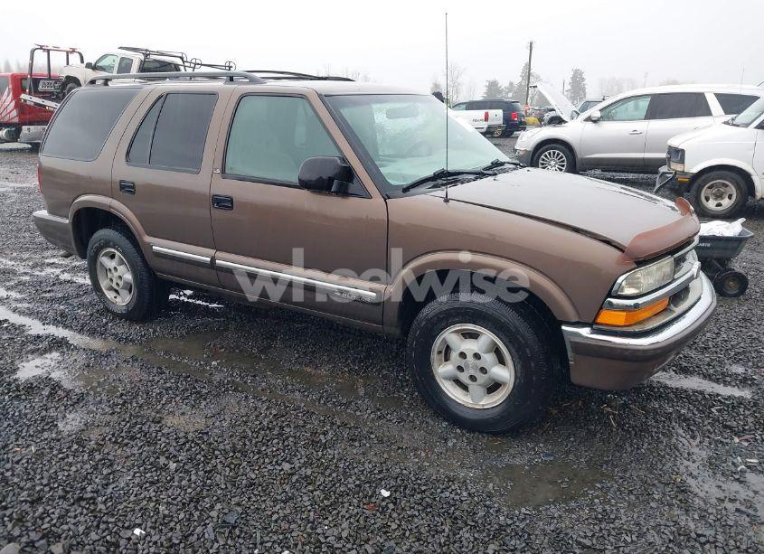 2000 Chevrolet Blazer LS (VIN 1GNDT13W1YK162399) main photo