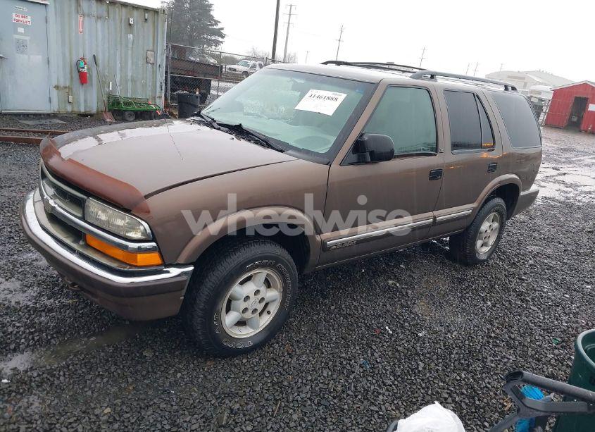 Photo 2 of 2000 Chevrolet Blazer LS (VIN 1GNDT13W1YK162399)