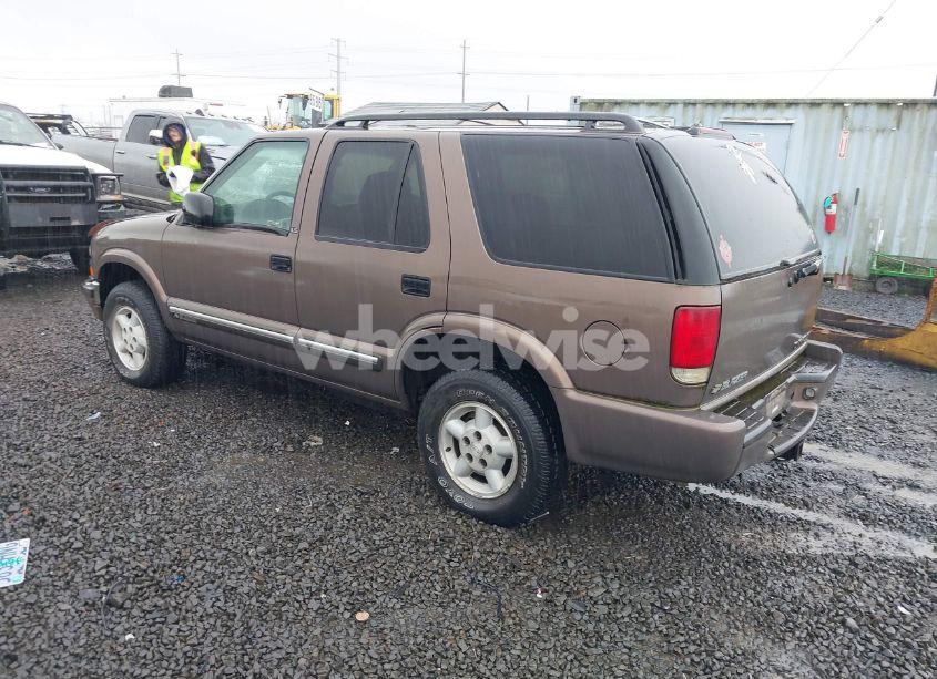 Photo 3 of 2000 Chevrolet Blazer LS (VIN 1GNDT13W1YK162399)