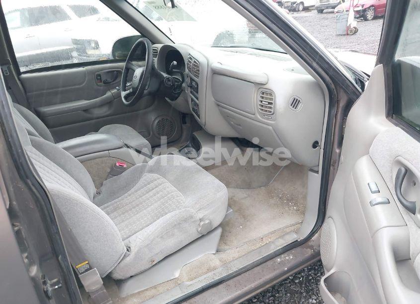 Photo 5 of 2000 Chevrolet Blazer LS (VIN 1GNDT13W1YK162399)