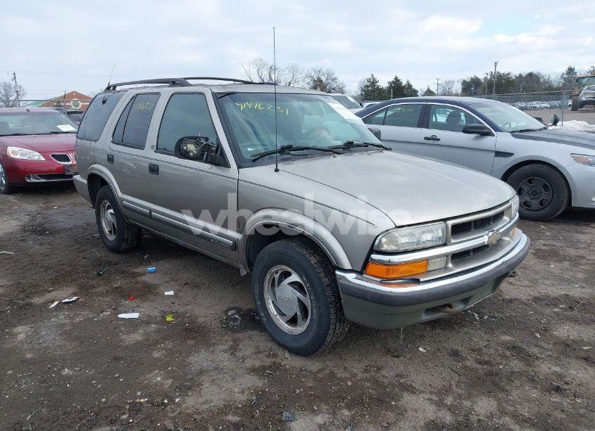 2001 Chevrolet Blazer LT (VIN 1GNDT13W212161414) main photo