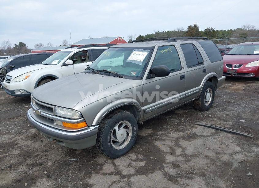 Photo 2 of 2001 Chevrolet Blazer LT (VIN 1GNDT13W212161414)