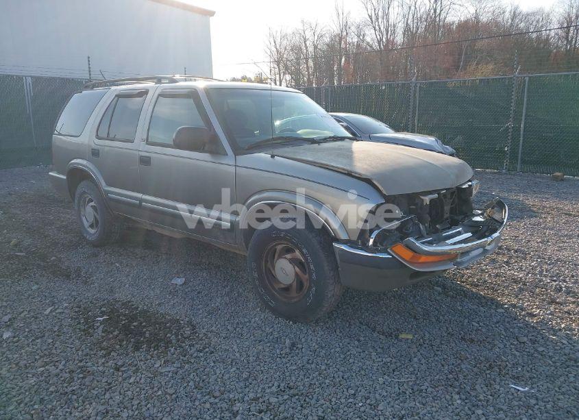 2001 Chevrolet Blazer LT (VIN 1GNDT13W212167763) main photo