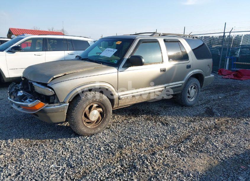 Photo 2 of 2001 Chevrolet Blazer LT (VIN 1GNDT13W212167763)