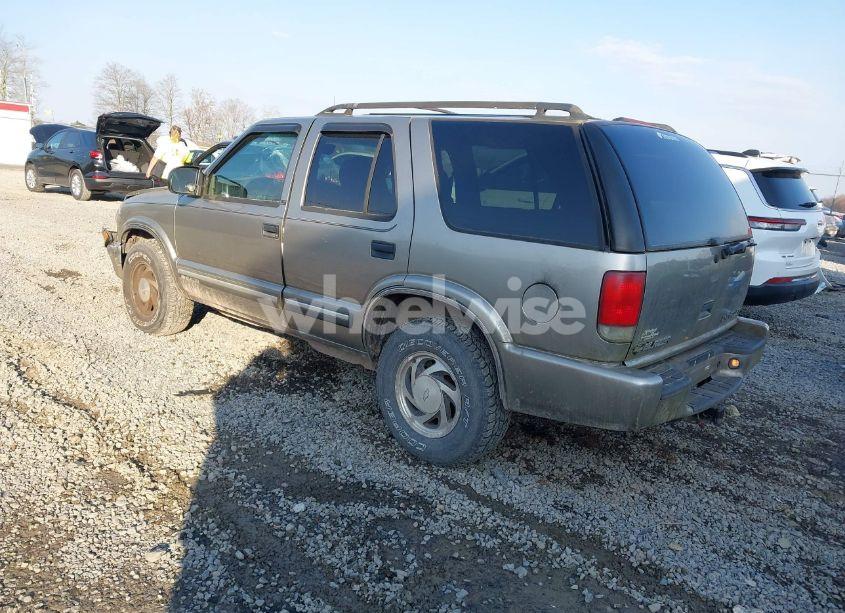 Photo 3 of 2001 Chevrolet Blazer LT (VIN 1GNDT13W212167763)