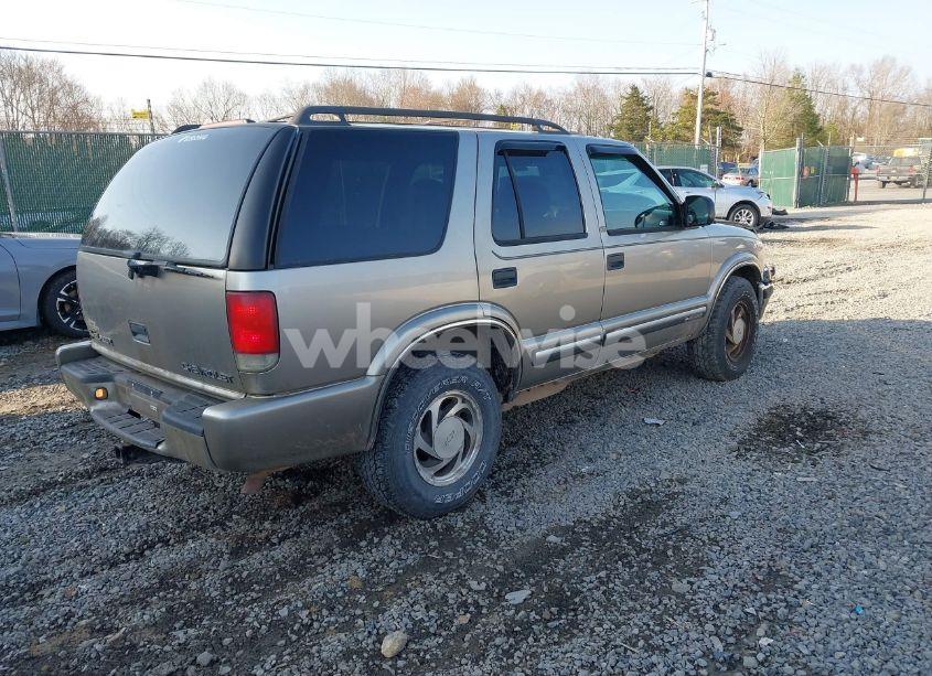 Photo 4 of 2001 Chevrolet Blazer LT (VIN 1GNDT13W212167763)
