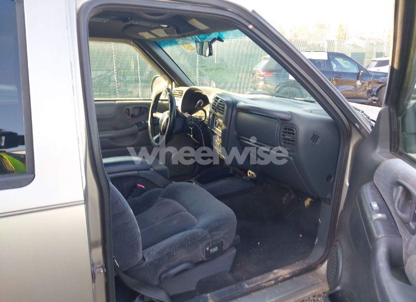 Photo 5 of 2001 Chevrolet Blazer LT (VIN 1GNDT13W212167763)