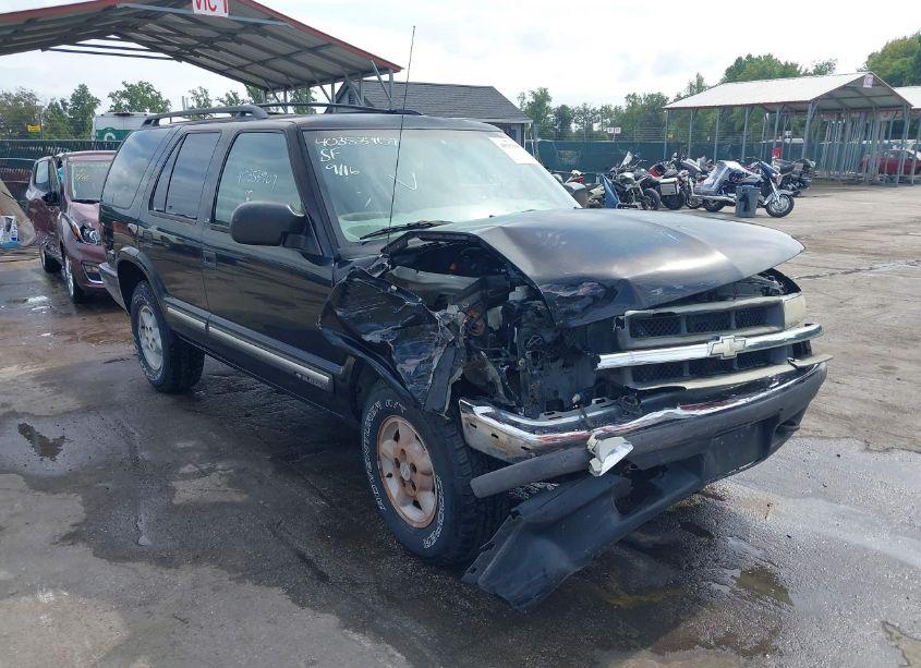 2001 Chevrolet Blazer LS (VIN 1GNDT13W212189097) main photo