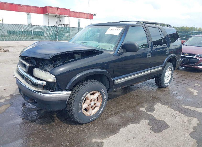 Photo 2 of 2001 Chevrolet Blazer LS (VIN 1GNDT13W212189097)
