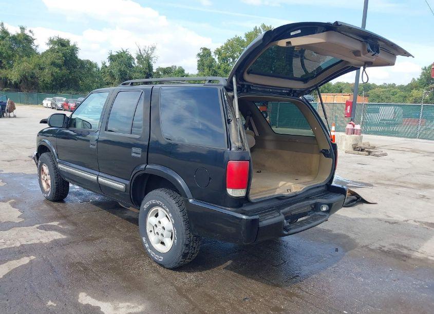 Photo 3 of 2001 Chevrolet Blazer LS (VIN 1GNDT13W212189097)