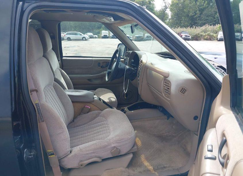 Photo 5 of 2001 Chevrolet Blazer LS (VIN 1GNDT13W212189097)