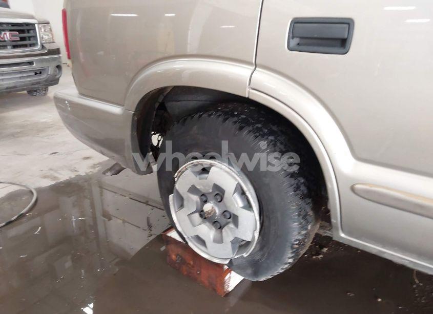 Photo 18 of 2002 Chevrolet Blazer LS (VIN 1GNDT13W22K213187)