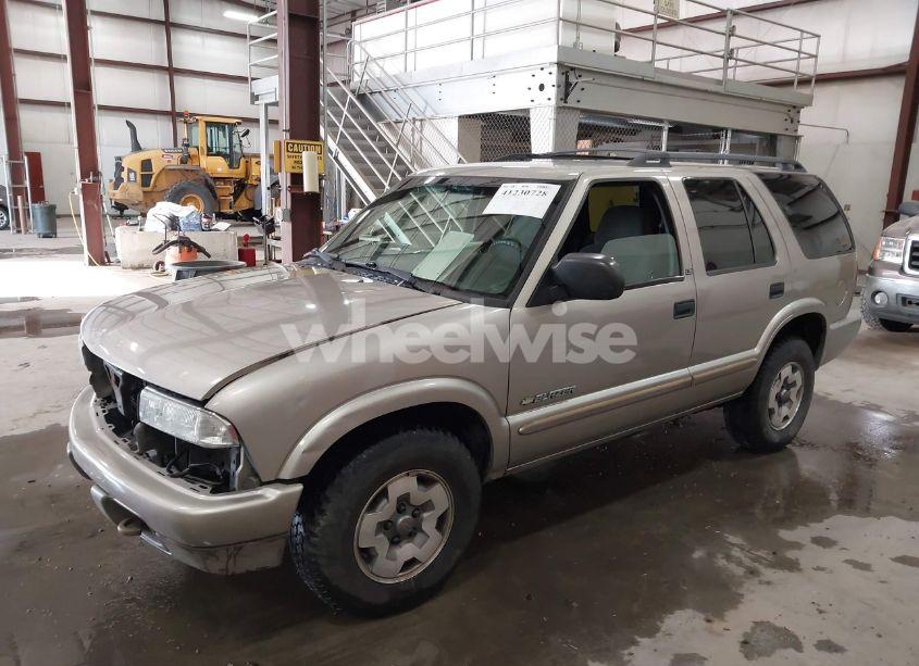 Photo 2 of 2002 Chevrolet Blazer LS (VIN 1GNDT13W22K213187)