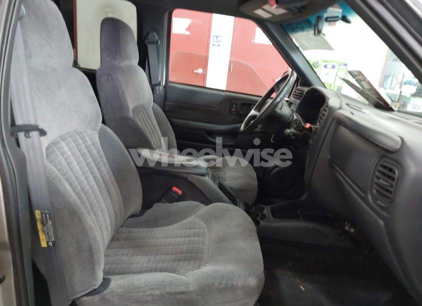 Photo 5 of 2002 Chevrolet Blazer LS (VIN 1GNDT13W22K213187)