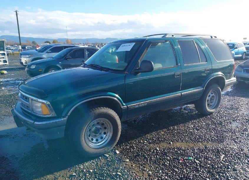 Photo 2 of 1996 Chevrolet Blazer (VIN 1GNDT13W2T2116301)