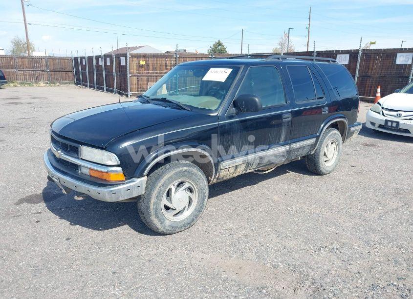 Photo 2 of 1999 Chevrolet Blazer LT (VIN 1GNDT13W2X2141740)
