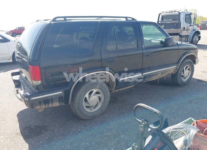 Photo 4 of 1999 Chevrolet Blazer LT (VIN 1GNDT13W2X2141740)