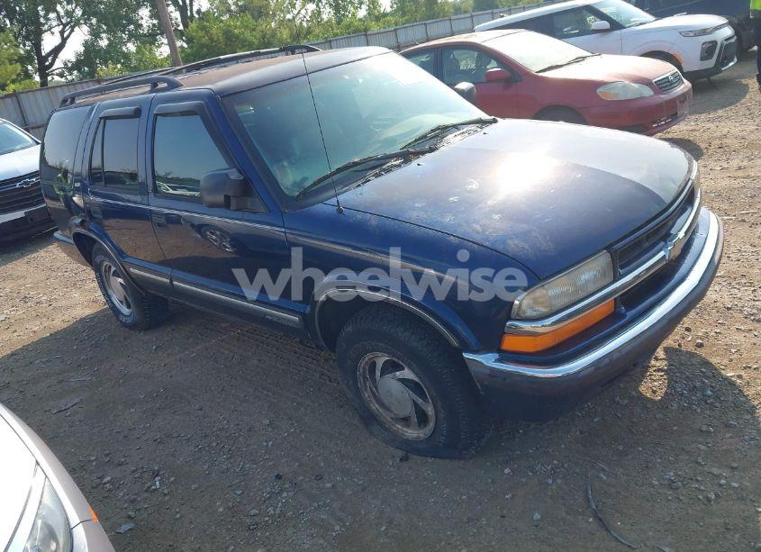 2000 Chevrolet Blazer LT (VIN 1GNDT13W2Y2145868) main photo