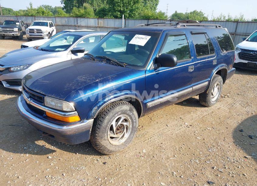 Photo 2 of 2000 Chevrolet Blazer LT (VIN 1GNDT13W2Y2145868)