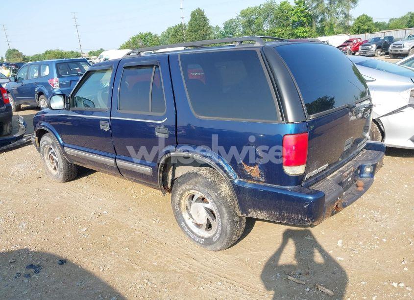 Photo 3 of 2000 Chevrolet Blazer LT (VIN 1GNDT13W2Y2145868)