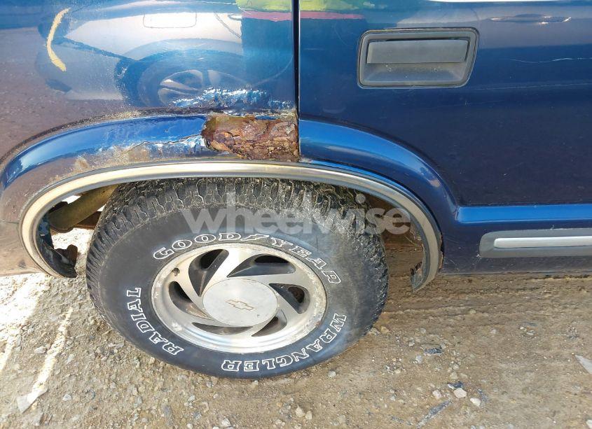 Photo 6 of 2000 Chevrolet Blazer LT (VIN 1GNDT13W2Y2145868)