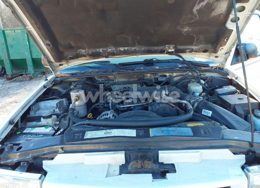 Photo 10 of 2002 Chevrolet Blazer LS (VIN 1GNDT13W32K146843)