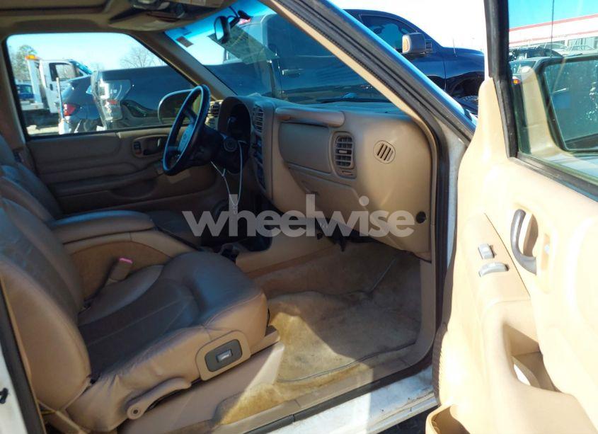 Photo 5 of 2002 Chevrolet Blazer LS (VIN 1GNDT13W32K146843)