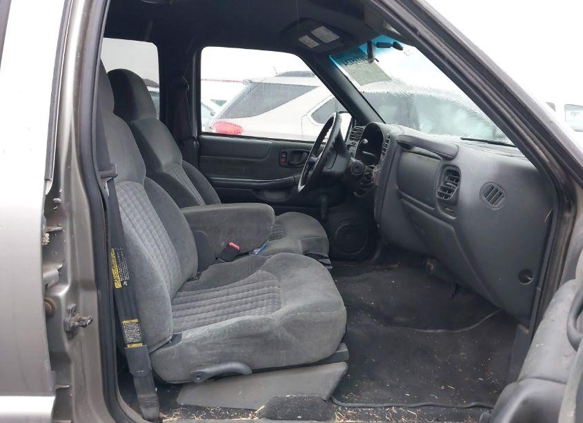 Photo 5 of 2002 Chevrolet Blazer LS (VIN 1GNDT13W32K148379)