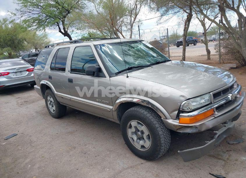 2002 Chevrolet Blazer LS (VIN 1GNDT13W32K218169) main photo