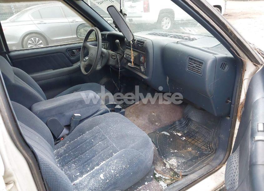 Photo 5 of 1997 Chevrolet Blazer LS (VIN 1GNDT13W3VK195996)