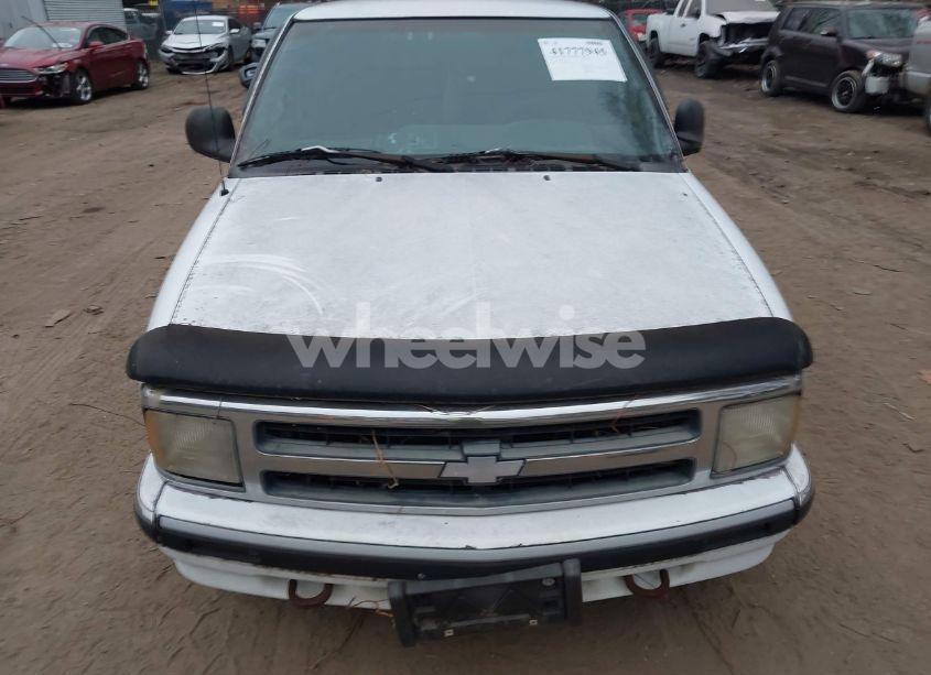 Photo 6 of 1997 Chevrolet Blazer LS (VIN 1GNDT13W3VK195996)