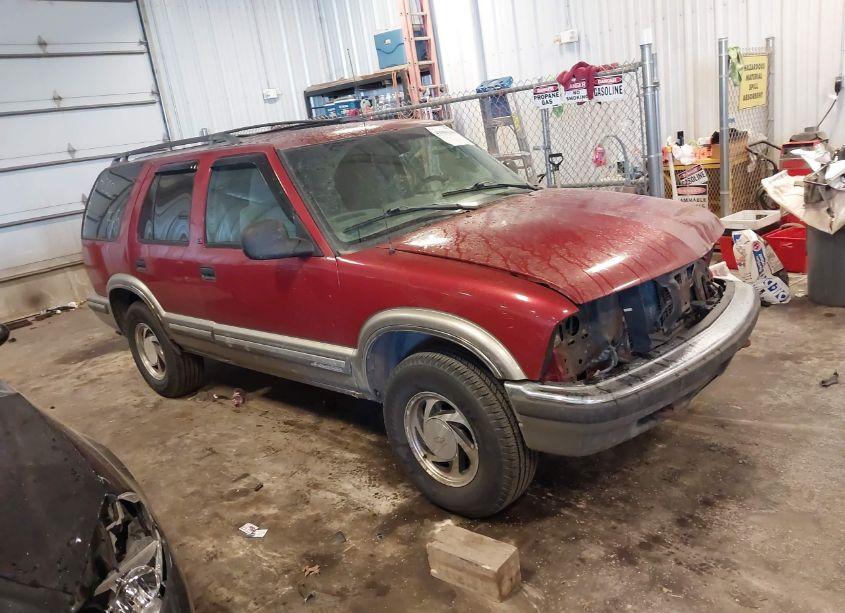 1998 Chevrolet Blazer LS (VIN 1GNDT13W3W2155600) main photo