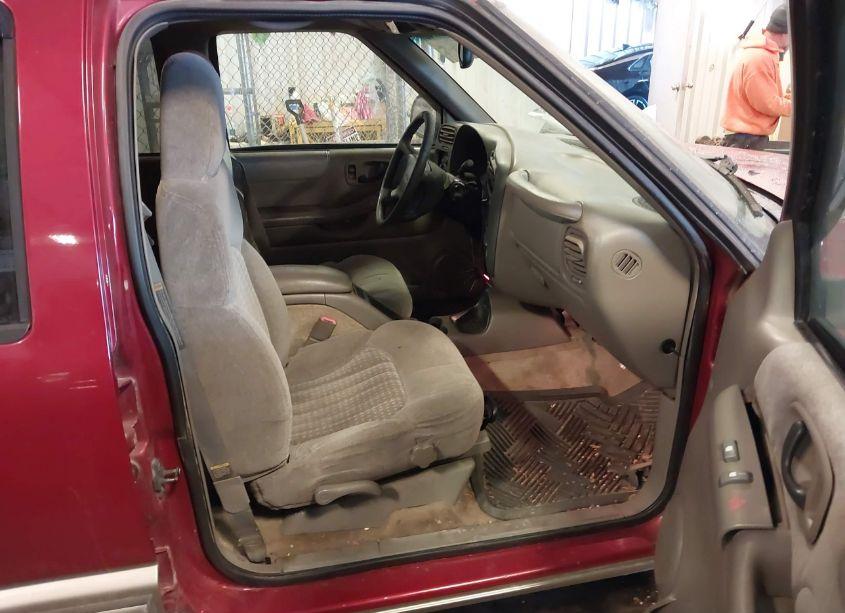 Photo 5 of 1998 Chevrolet Blazer LS (VIN 1GNDT13W3W2155600)