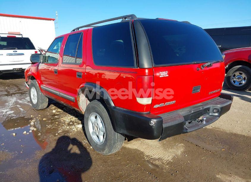 Photo 3 of 2000 Chevrolet Blazer LS (VIN 1GNDT13W3Y2210047)