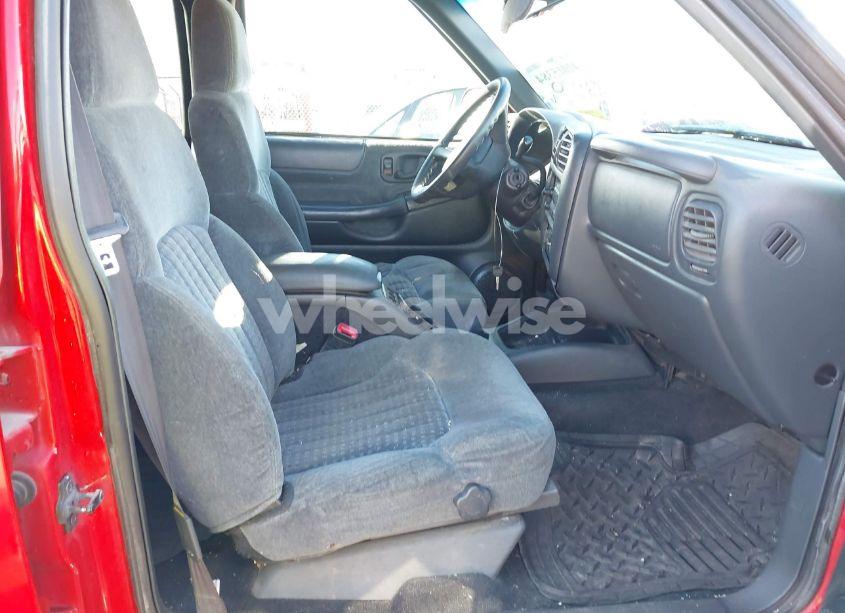 Photo 5 of 2000 Chevrolet Blazer LS (VIN 1GNDT13W3Y2210047)